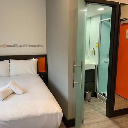 Easyhotel ミルトン・ケインズ エクステリア 写真