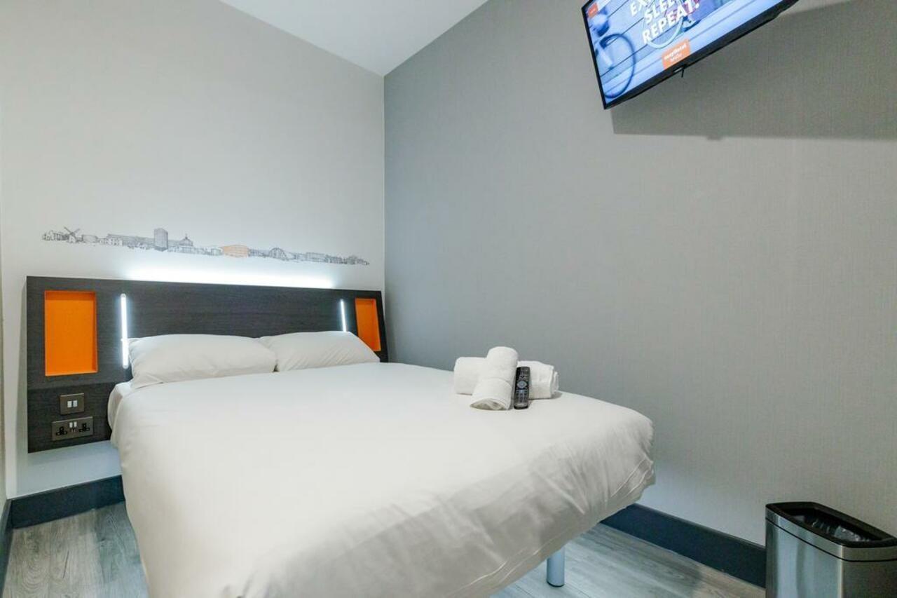 Easyhotel ミルトン・ケインズ エクステリア 写真