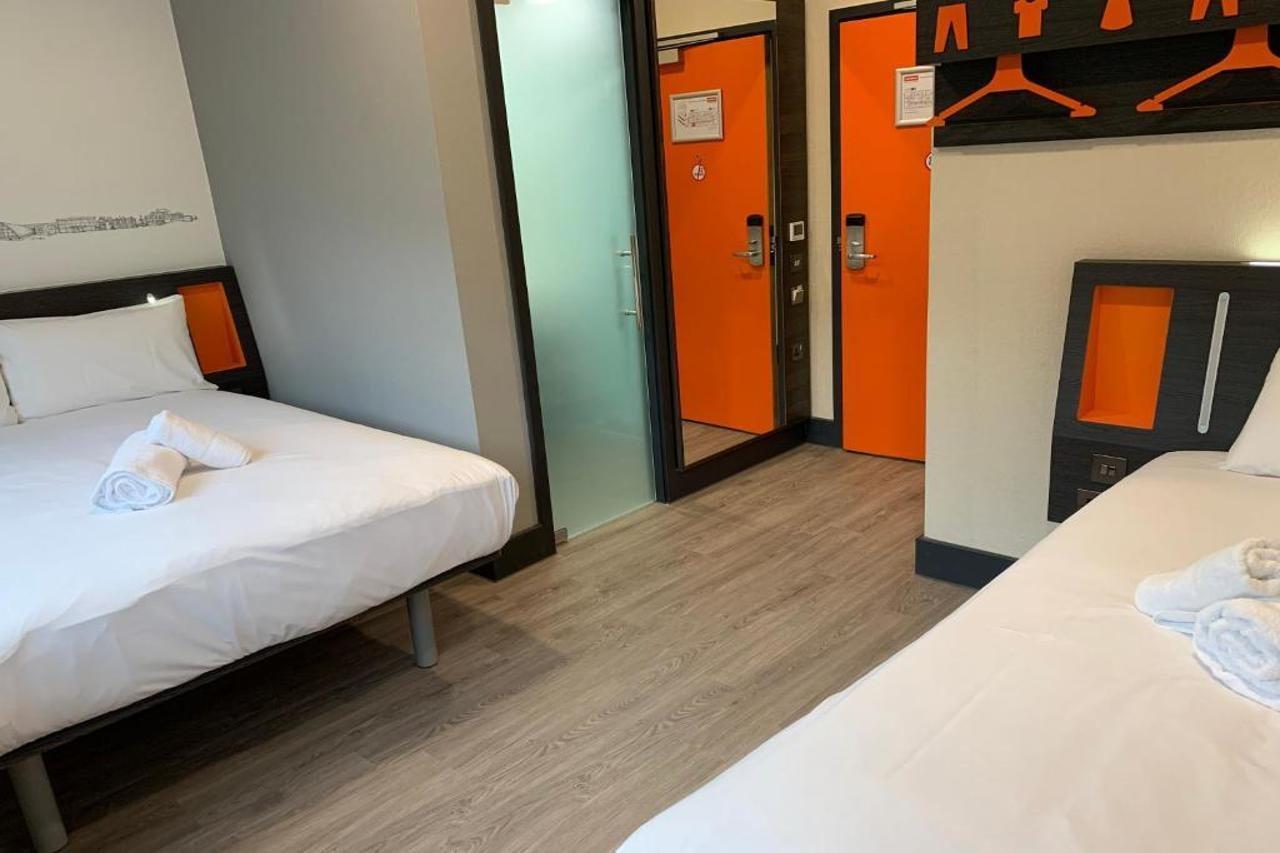 Easyhotel ミルトン・ケインズ エクステリア 写真