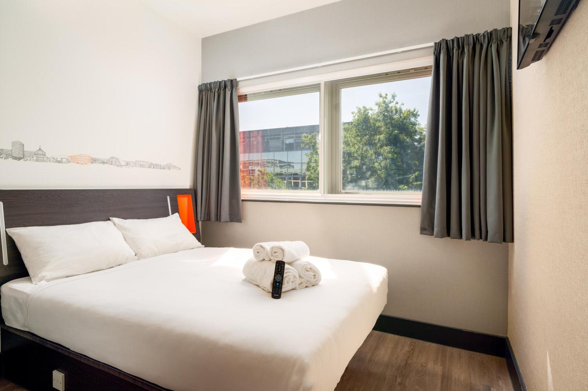 Easyhotel ミルトン・ケインズ エクステリア 写真