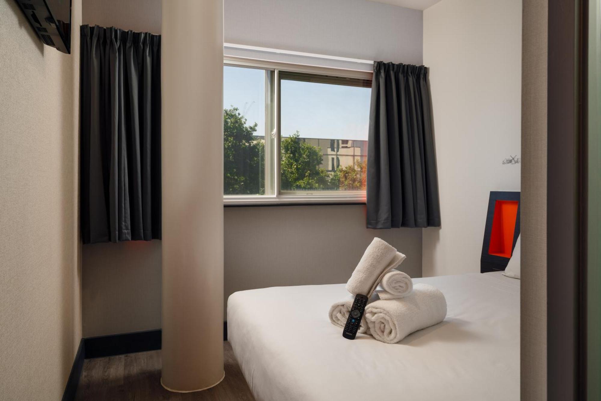 Easyhotel ミルトン・ケインズ エクステリア 写真