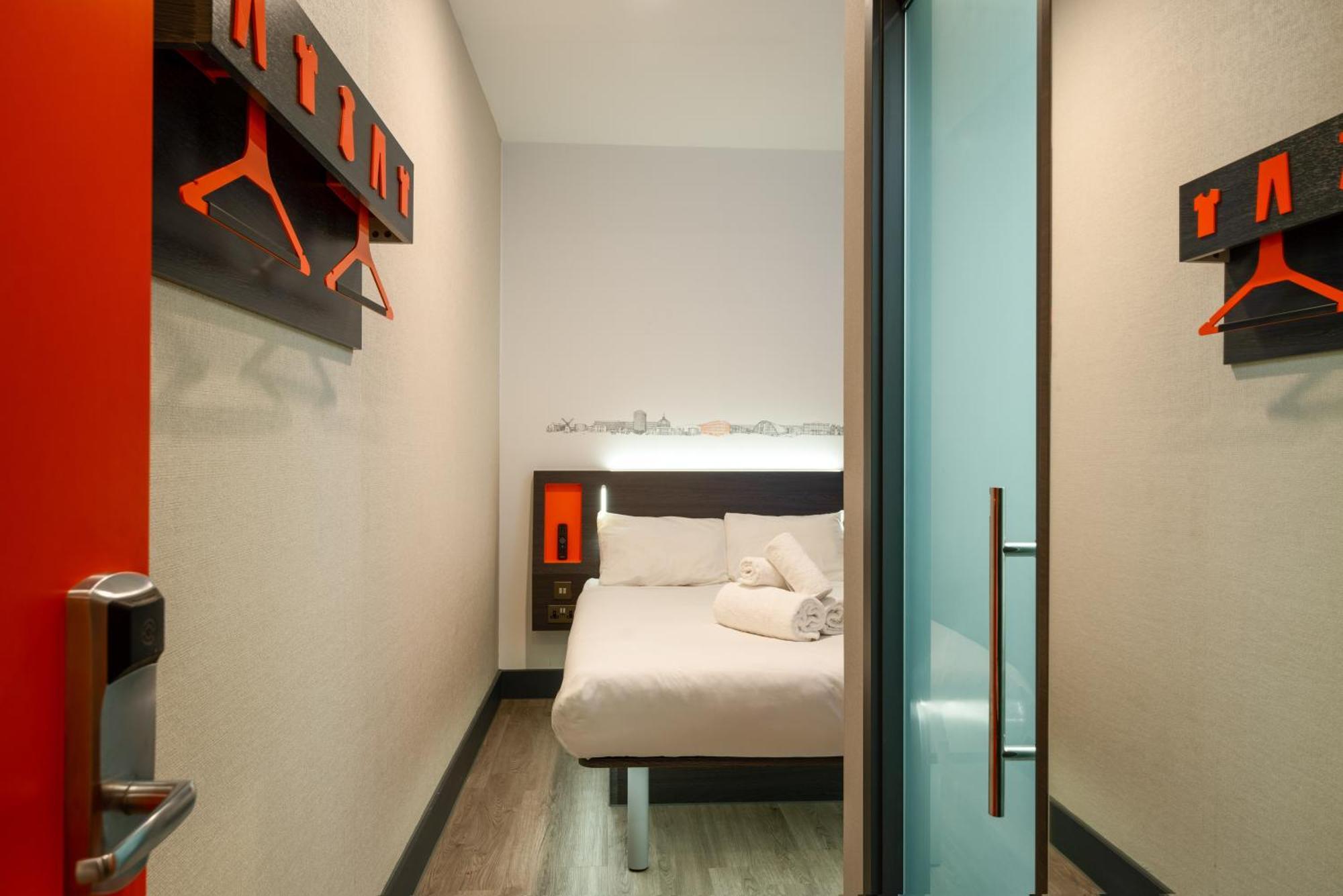 Easyhotel ミルトン・ケインズ エクステリア 写真