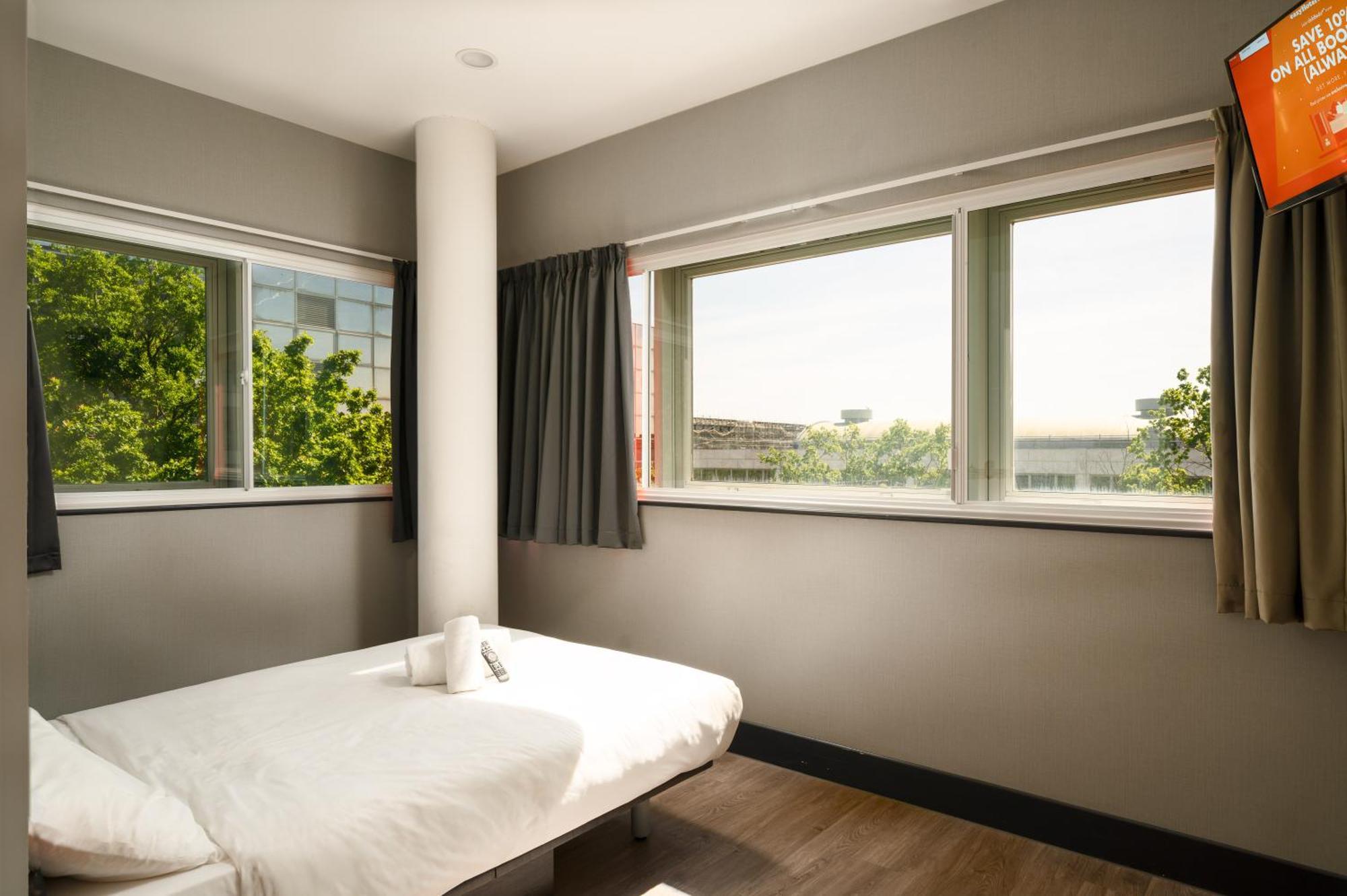 Easyhotel ミルトン・ケインズ エクステリア 写真