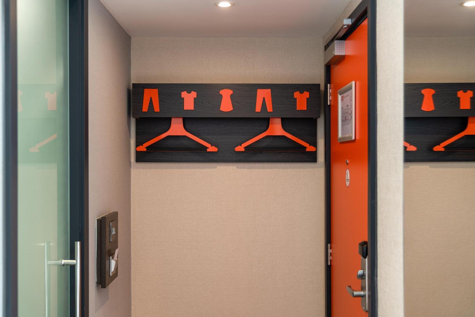 Easyhotel ミルトン・ケインズ エクステリア 写真