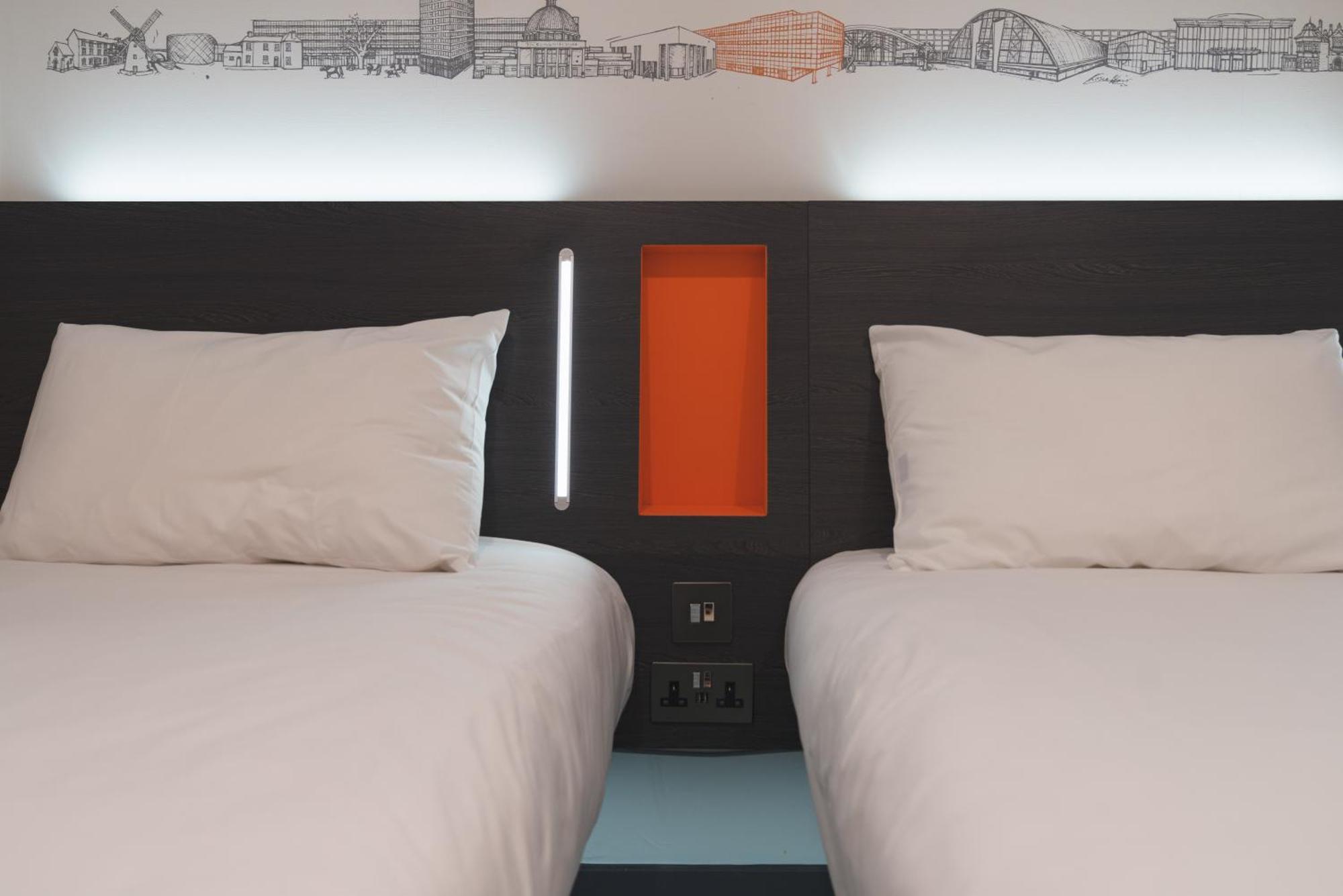 Easyhotel ミルトン・ケインズ エクステリア 写真