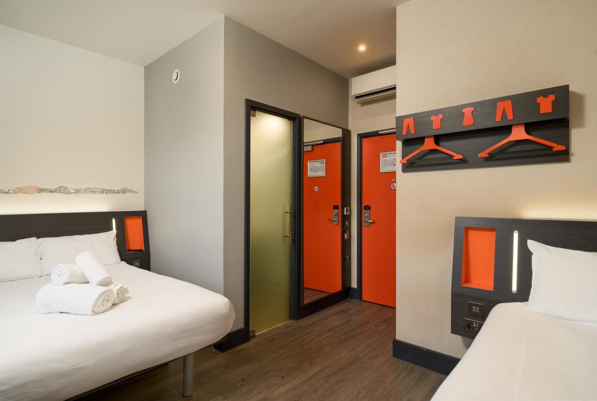 Easyhotel ミルトン・ケインズ エクステリア 写真