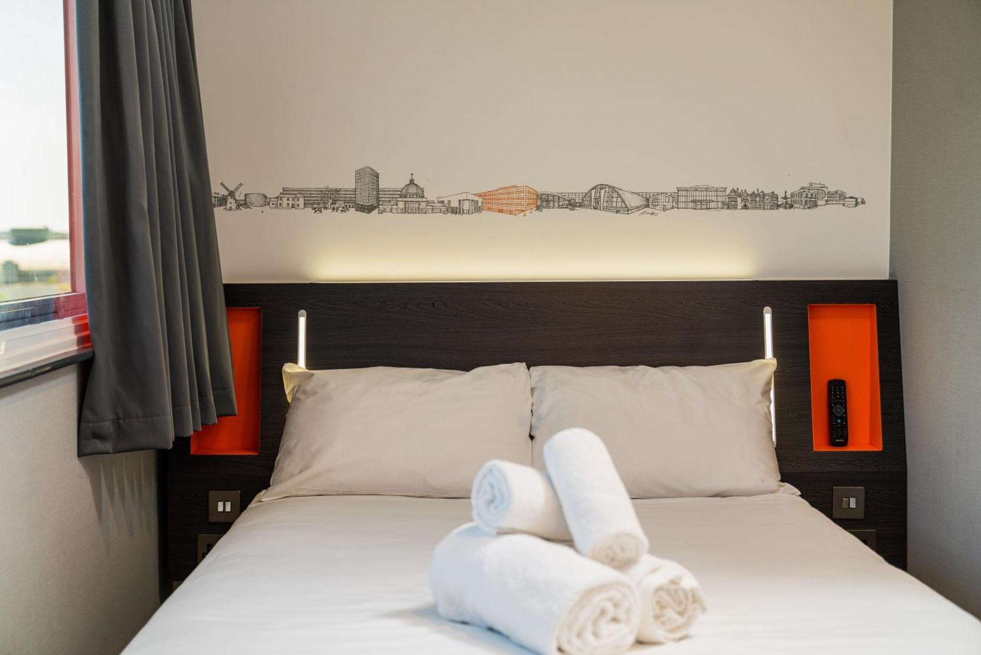 Easyhotel ミルトン・ケインズ エクステリア 写真