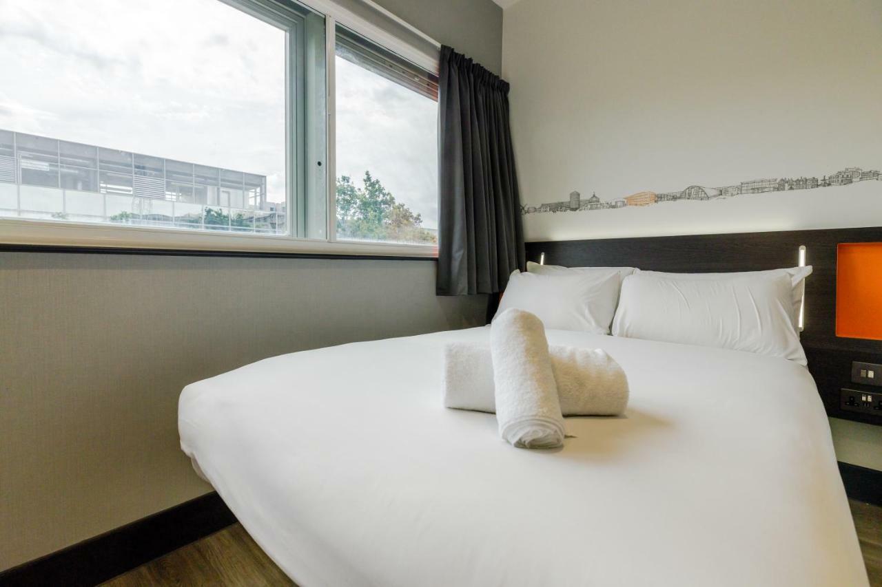 Easyhotel ミルトン・ケインズ エクステリア 写真